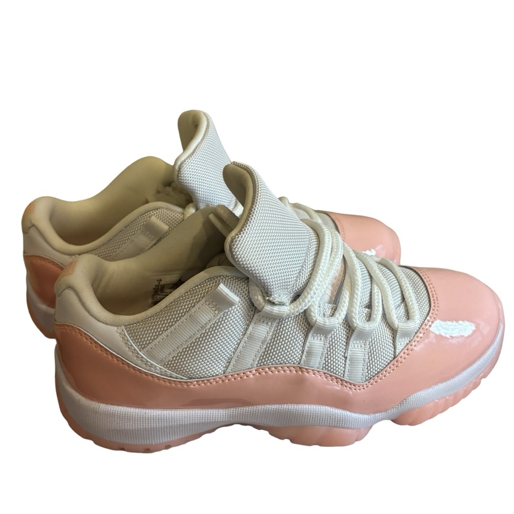 Air Jordan 11 Low Legend Pink